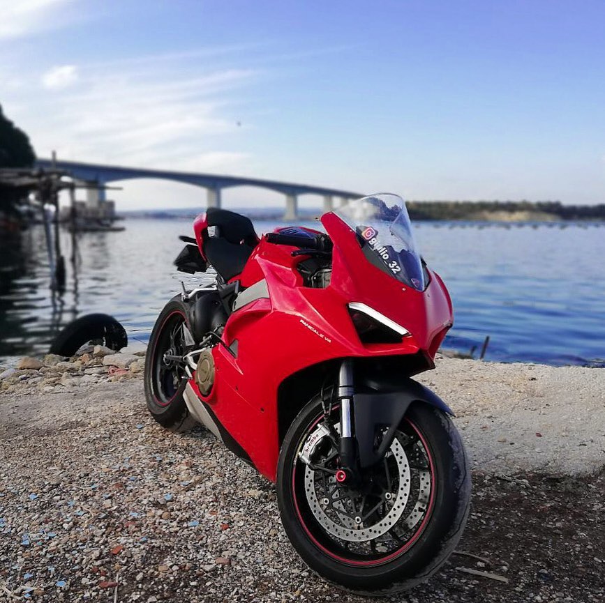 https://www.instagram.com/p/B_2Ut4cIak_